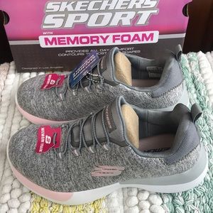 Skechers GOWALK 5 TRUE SNEAKER - WOMEN'S Size. 5